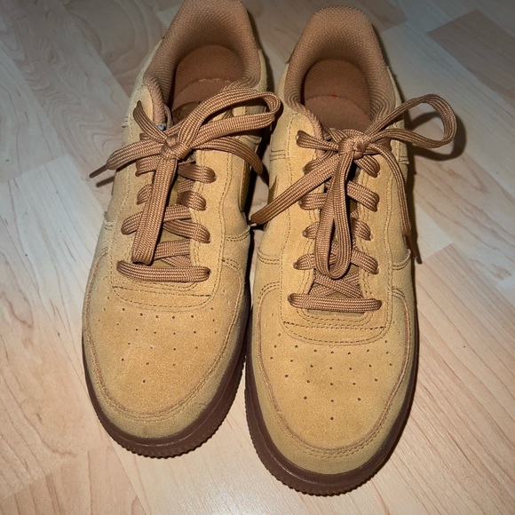 Nike Air Force 1 LV8 3 - Picture 3 of 4